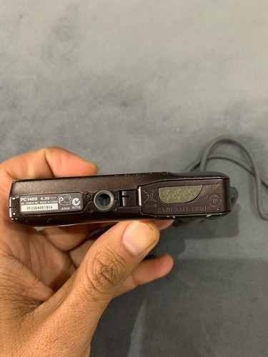 Canon IXUS 105 Digital Camera – For Parts or Repair - Picture 4 of 6