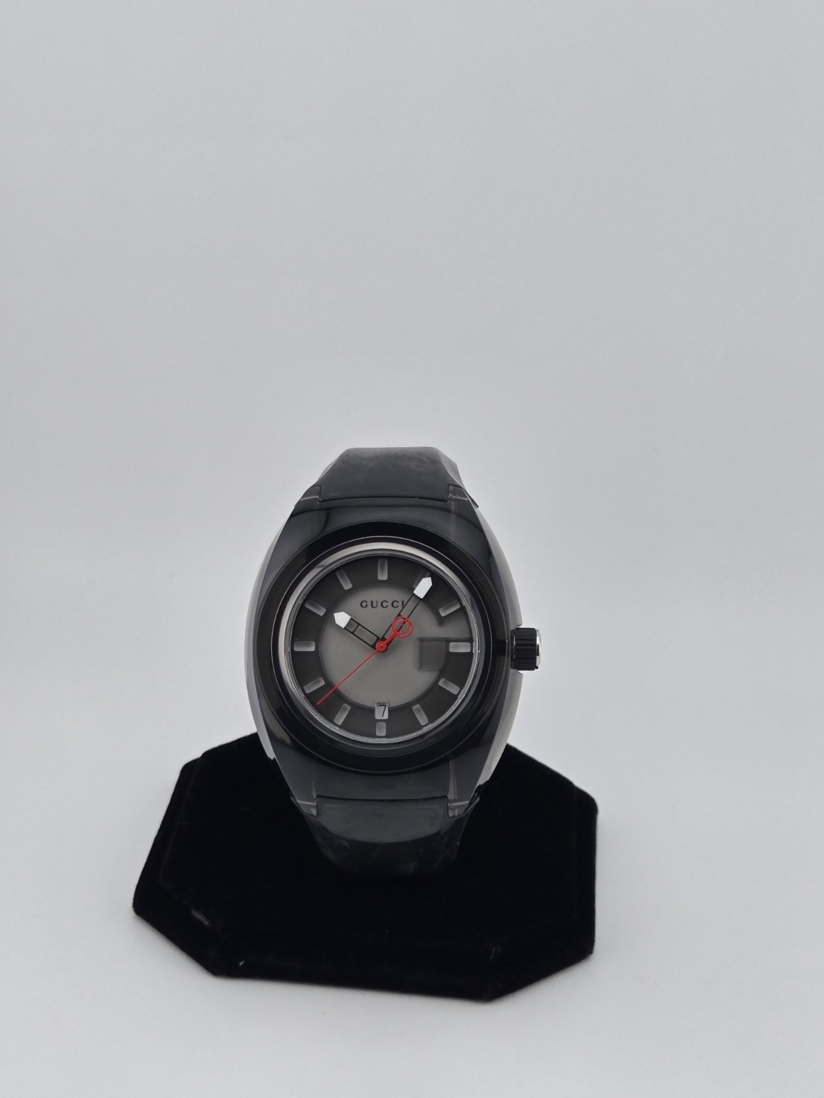 Gucci Sync XXL Gray Dial Rubber Strap Mens Watch YA137111