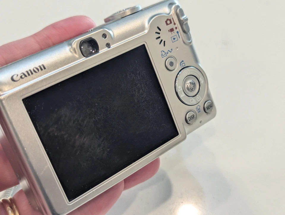 Canon PowerShot SD600 2.5" LCD Screen 6MP 3x Optical Zoom Digital Elph Camera - Image 4 of 4