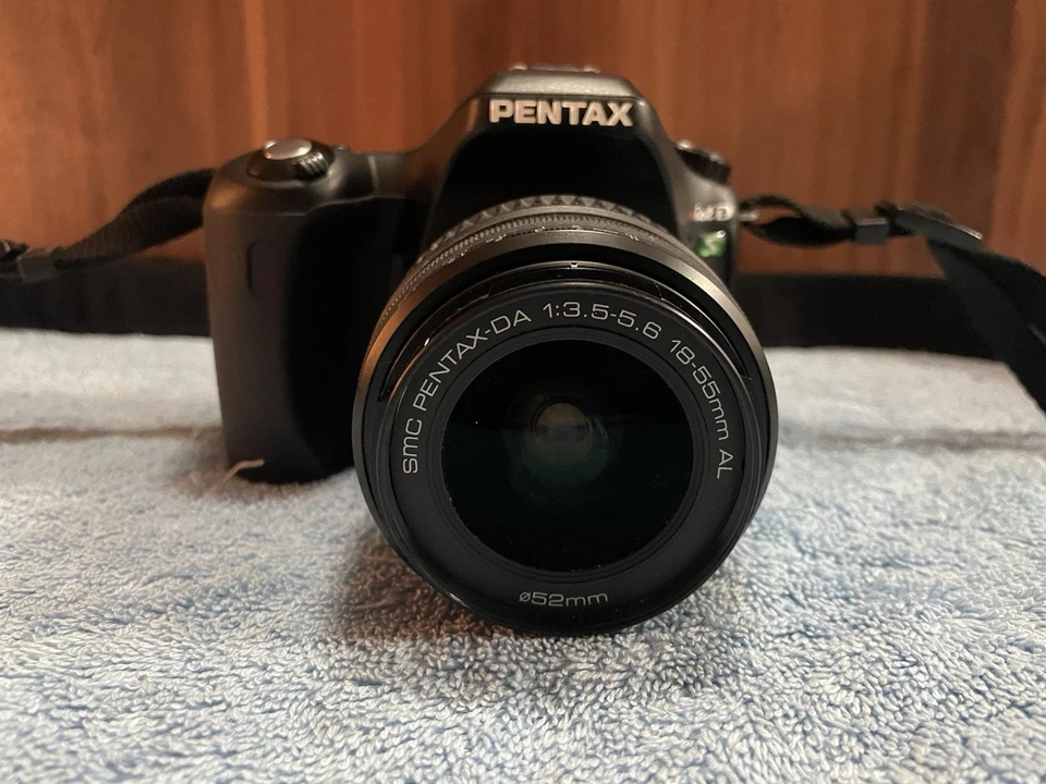 Pentax *ist DS 6MP Autofocus Digital SLR Camera w/ 18-55mm F/1:3.5-5.6 Zoom Lens - Image 3 of 4