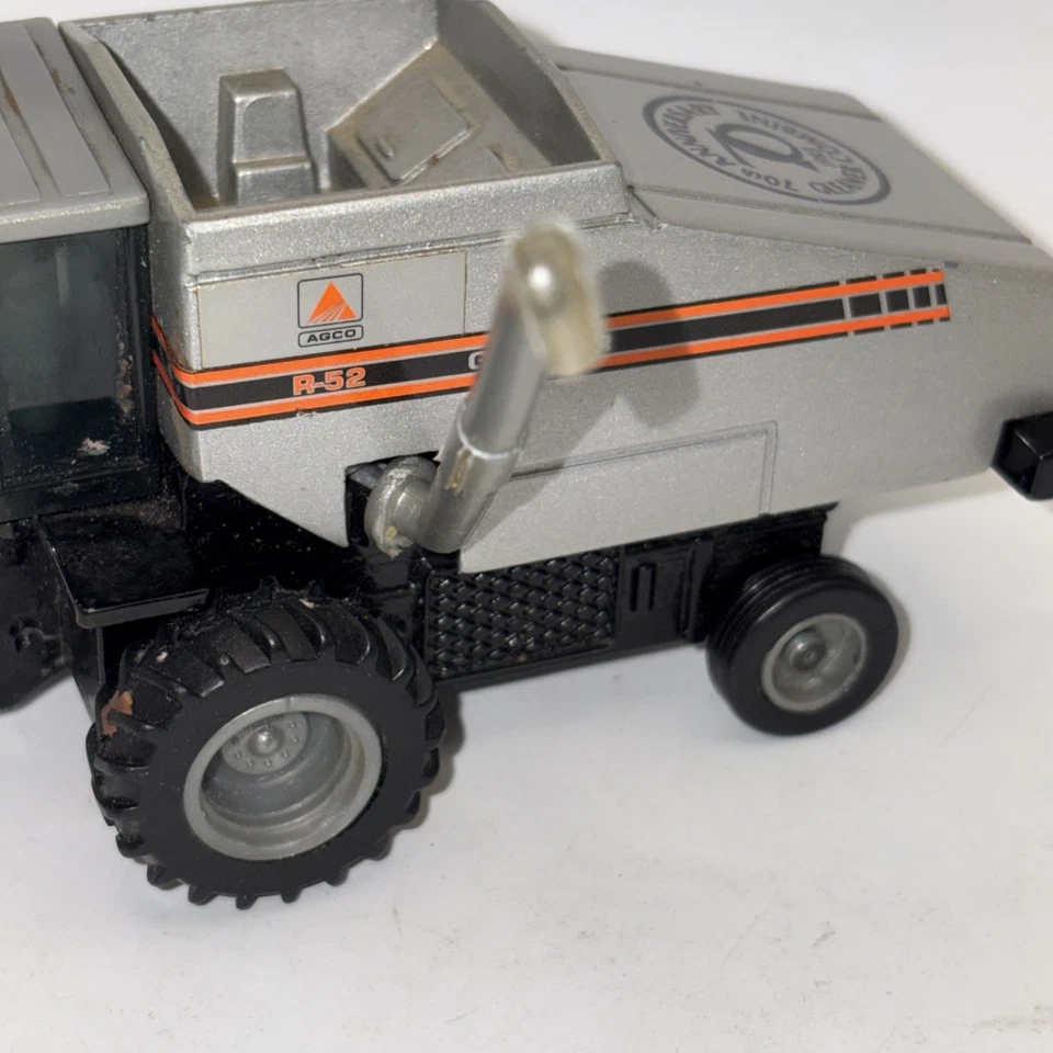 ERTL 1/64 Gleaner AGCO R-52 Combine RARE 1993 70th Anniversary Silver Farm Equip - Image 3 of 4