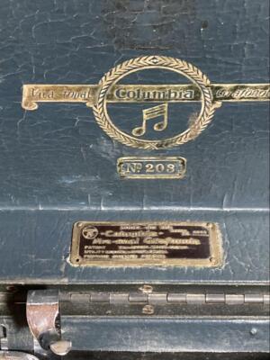 Viva-Tonal Columbia Grafonola No. 203 portable gramophone