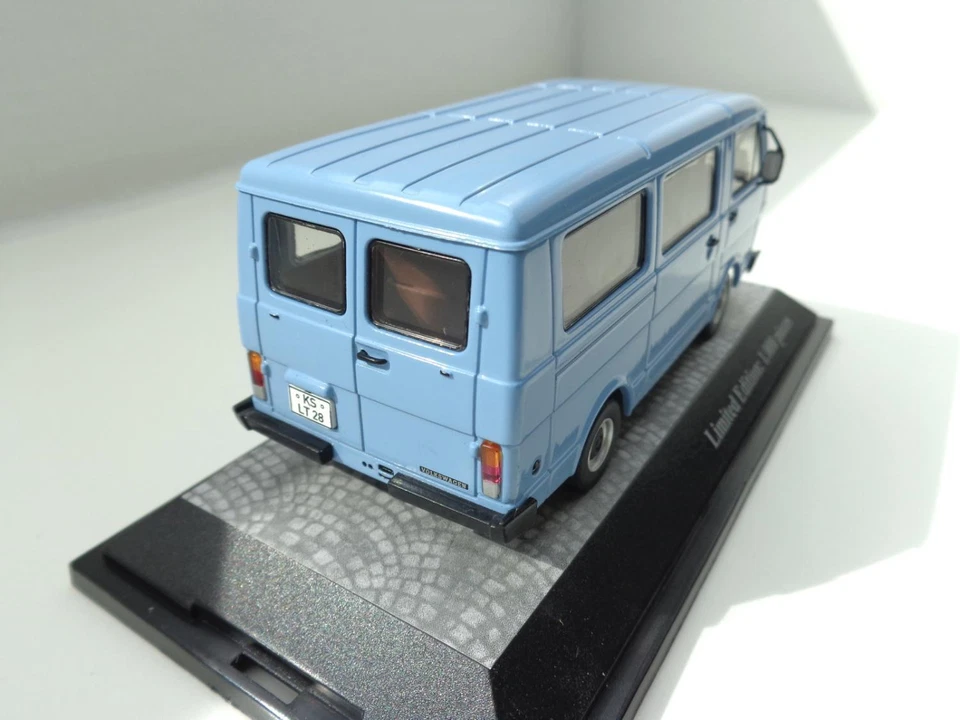 + VOLKSWAGEN VW LT 28 Modello Auto Blu In 1:43 Premium Classixxs Nuovo 13351 - Immagine 2 di 3