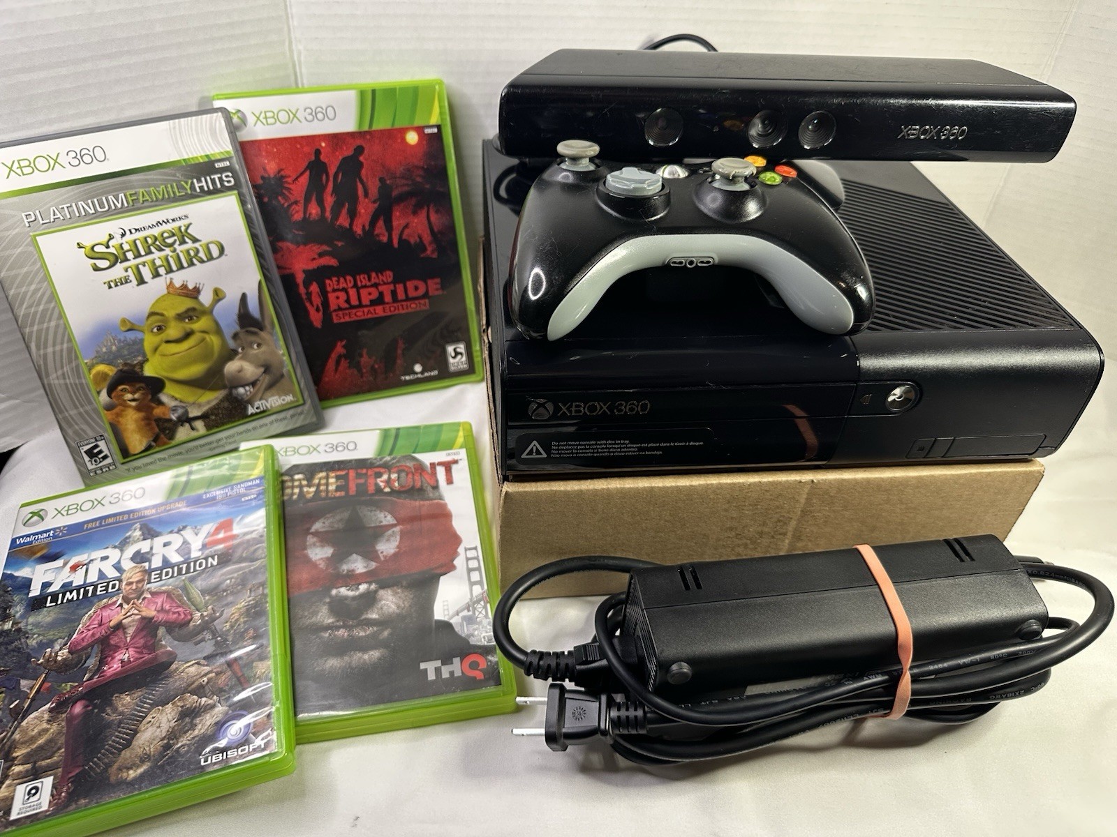 Xbox 360 E Console Bundle OEM No Hard Drive Black 1538 Tested w/ 4 Games Kinect