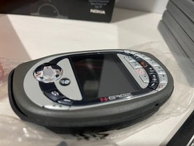 Nokia N-gage QD Handheld Game & Phone NTSC  sim Card  5 Games Tomb CIB Like New