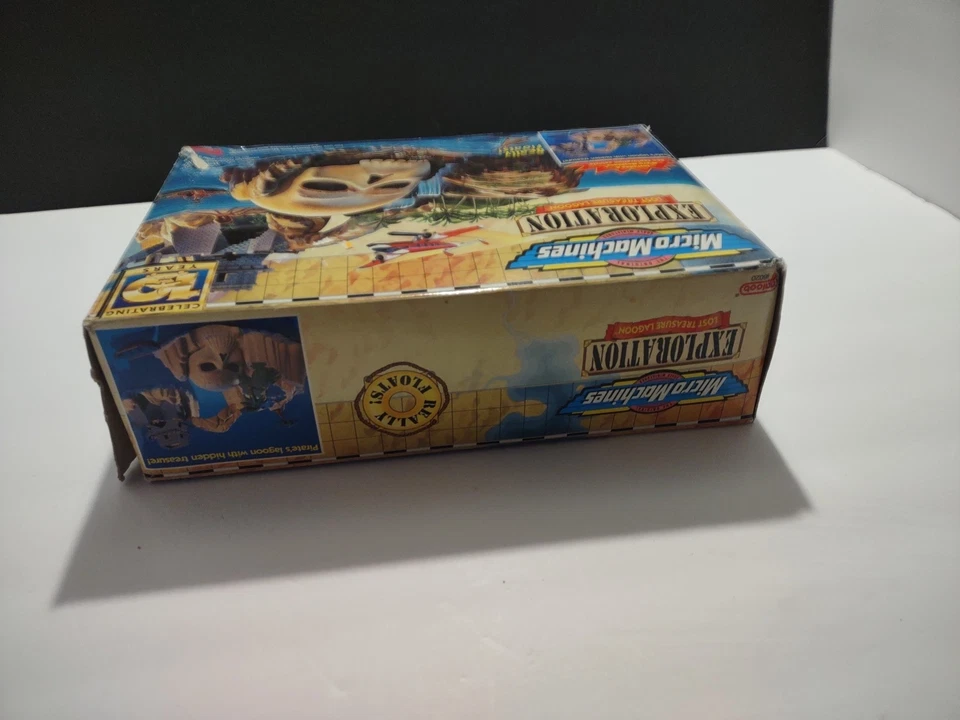 1996 Micro Machines Exploration LOST TREASURE LAGOON Pirate/Skull Island - Image 4 of 4