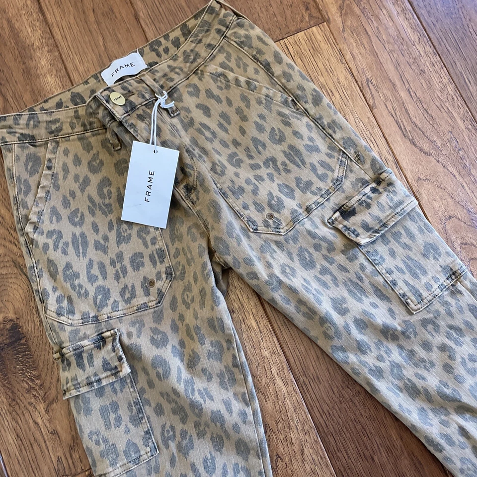 Jeans con montura de leopardo nuevos con etiquetas, talla 26