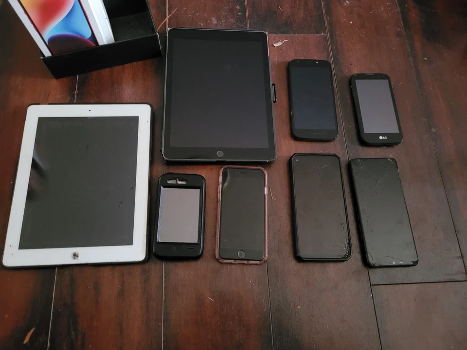 Lot Of 9 Devices For Parts ONLY - Image 3 of 3