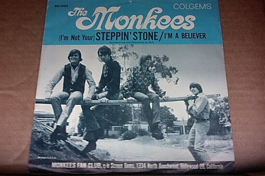 Mint- 1966 45 The MONKEES I'm a believer /not your steppin' stone picture sleeve