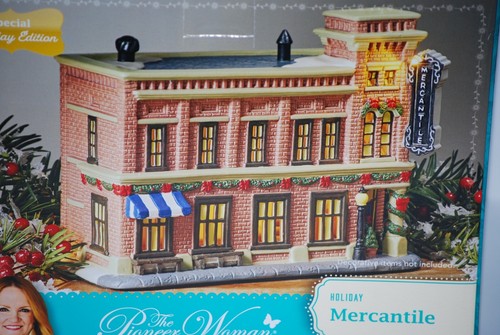 Pioneer Damen The Mercantile Shop Keramik Weihnachtsdorf - Bild 2 von 6