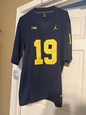 Michigan 19 Underwood Large football jersey.