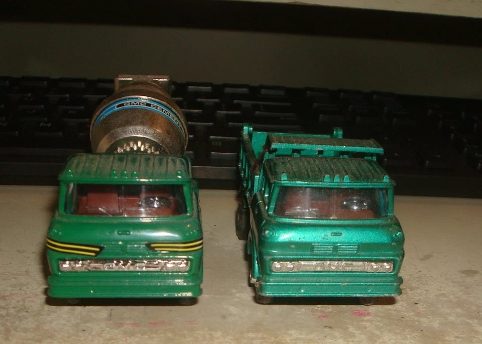 SHINSEI MINI. CEMENT & DUMP TRUCK. LOT OF 2. 1:60 Scale Diecast ? - Image 3 of 4