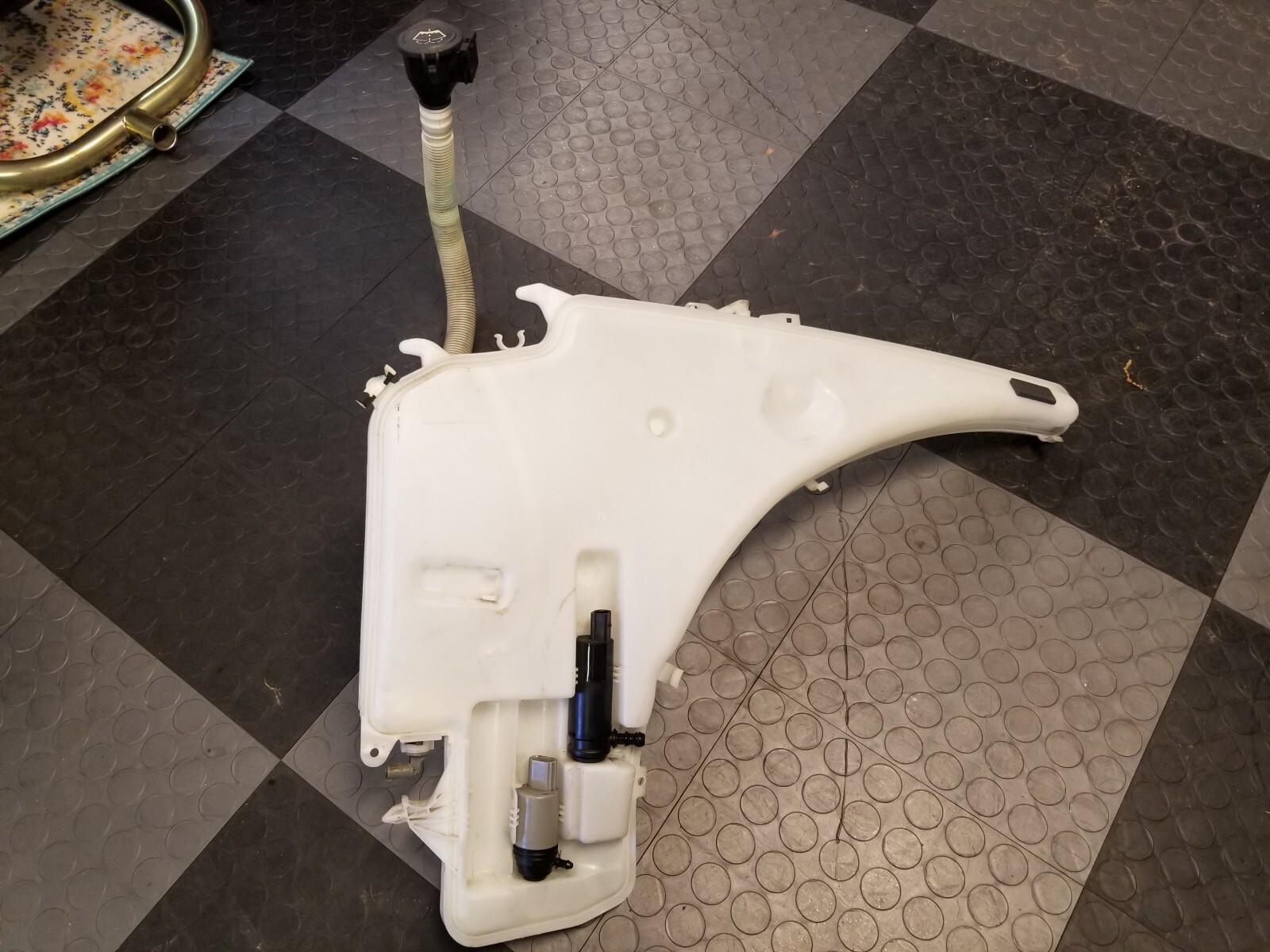 BMW 128i 135i 325i 325xi 328i 328i Front Windshield Washer Reservoir w