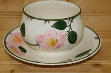 Villeroy Boch Wild Rose Gravy Boat or Sauce Bowl with Underplate, 7 1/2"