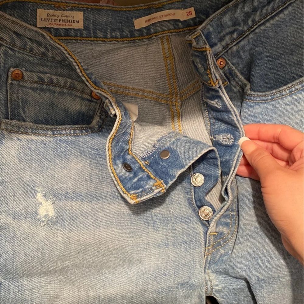 Levi’s denim rib cage shorts 28 Gem