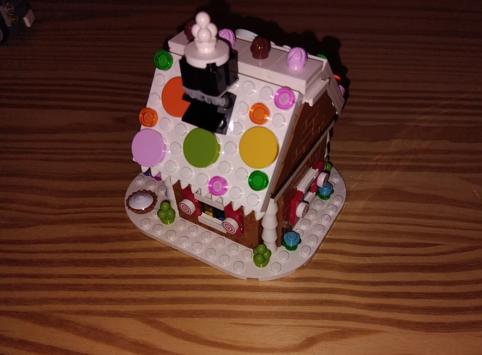 LEGO de NOEL MAISON DE PAINS D'EPICES set: 40139 + VOITURE SAPINS 40083 - Photo 4/4