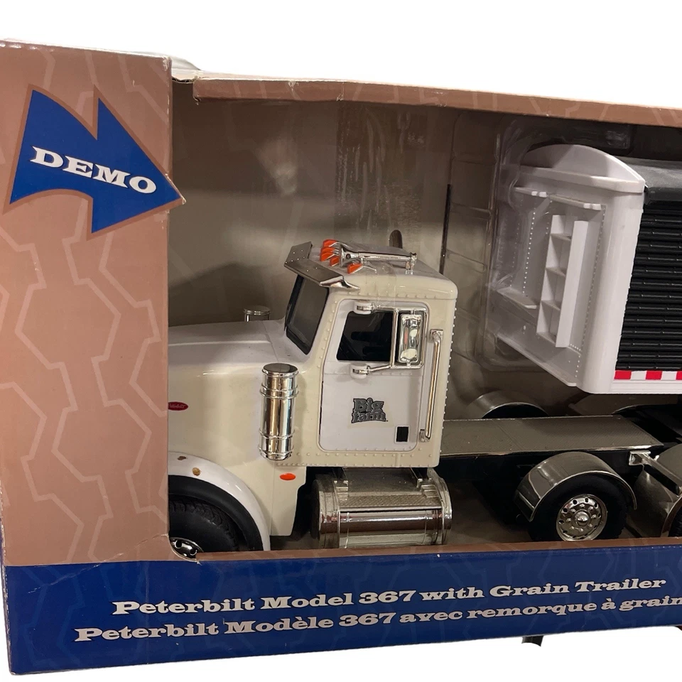 TOMY  1/16 Big Farms Black Peterbilt Model 367 with Grain Trailer - Image 3 of 4