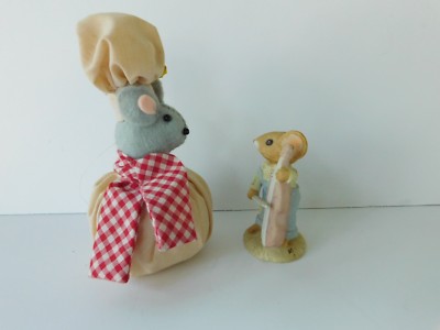 2 MICE COUNTRY CALICO 1982 ENESO & MOUSE PIN CUSHION WITH STRING HANGER