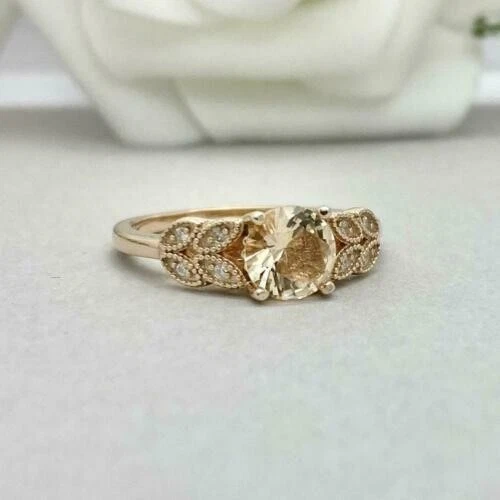 Anillo de compromiso de hoja floral de diamantes de chocolate de corte redondo de 2 quilates enchapado en oro rosa de 14 k Foto 2 de 4