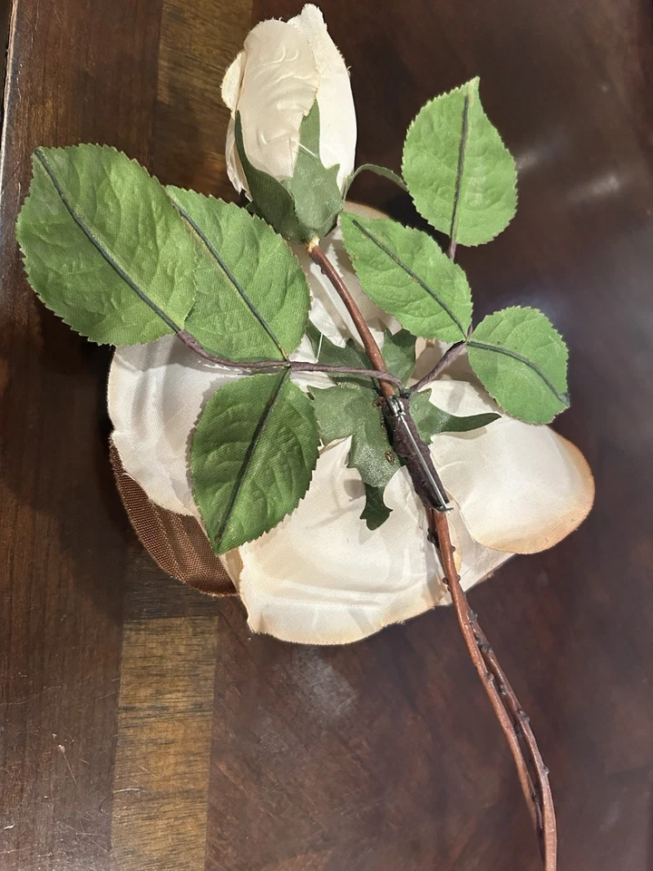 Prendedor ramillete grande rosa seda de colección 6" beige rosa terciopelo pétalos con brote y hojas Foto 4 de 4