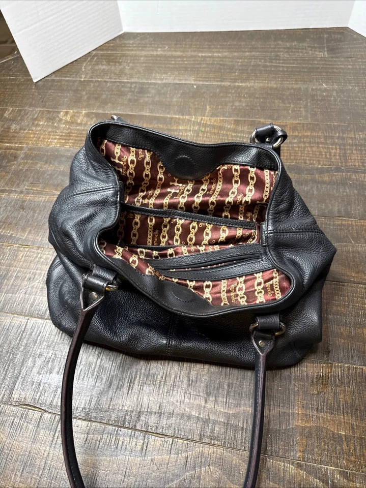 Bolsa de ombro Tignanello preta couro pebbled bolsa tote forro com estampa de corrente - Imagem 2 de 4