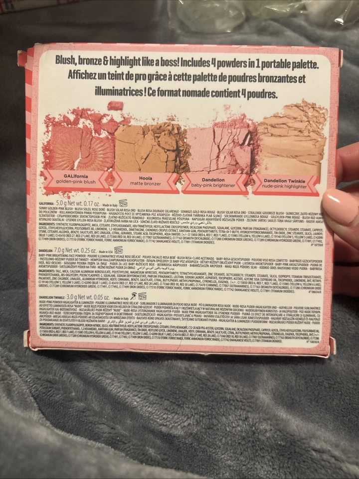 Benefit Blushin’Boss Paleta Facial 4 en 1 Rubor, Bronceador, Aclarador e Resaltador Foto 2 de 2