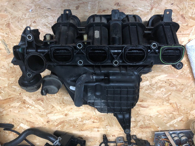 Ansaugkrümmer  Ford Focus II Volvo C30 S40 S80 II V50 2.0