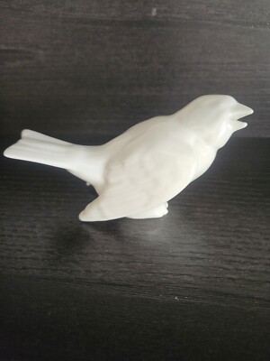 Antique KPM BERLIN ROBRA Spatzen SCOLDING SPARROW Bird White Porcelain FIGURINE