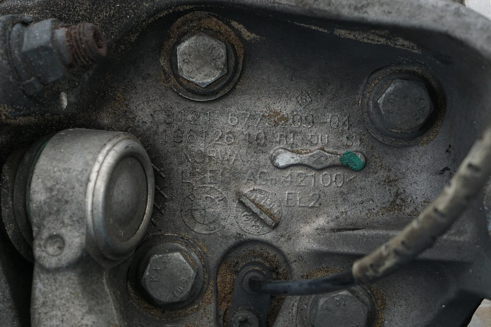 2009 - 2011 宝马 328i E93 前左驱动侧旋转扣轮毂原始设备制造商 — 第 3/3 张图片