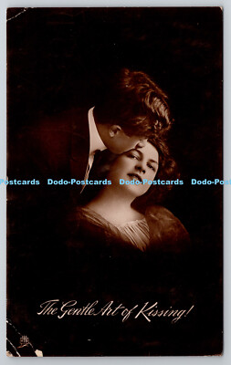 R752874 The Gentle Art of Kissing Tuck Fotokenner Serie 5373