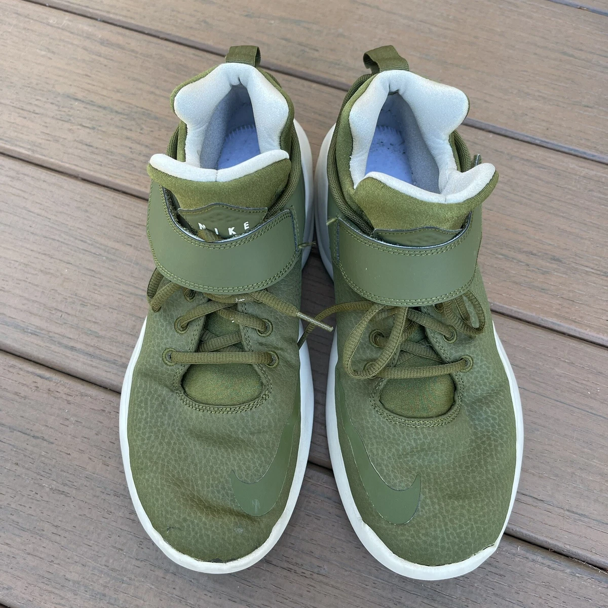 Nike kwazi green store training shoes