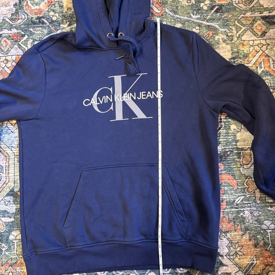 Sudadera con capucha polar con logotipo monograma relajado de Calvin Klein para hombre azul marino talla grande  Foto 4 de 4
