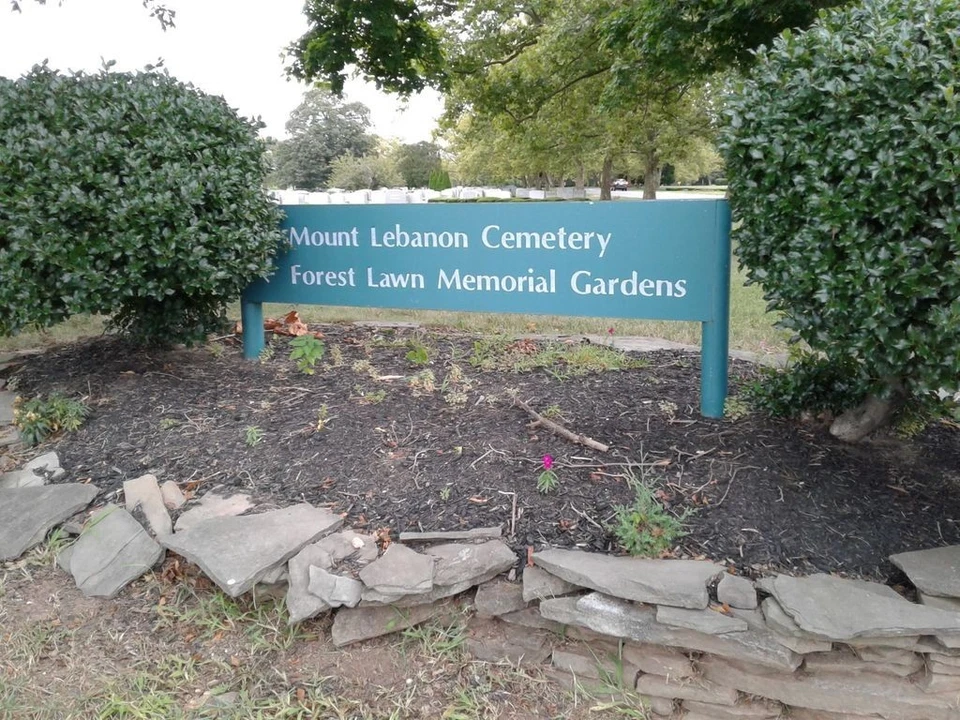 Parcela de doble profundidad - Forest Lawn Gardens, Mt. Cementerio del Líbano (Iselin, Nueva Jersey) Foto 2 de 3