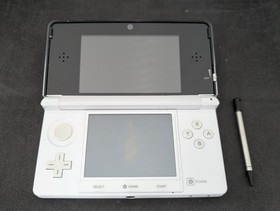 B3299 Nintendo 3DS console Pure White Japan w/memory 2GB pen x
