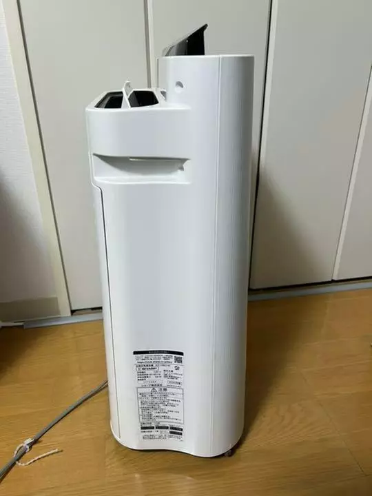 SHARP Plasma cluster 7000 KC-H50-W equipped with humidified air cleaner