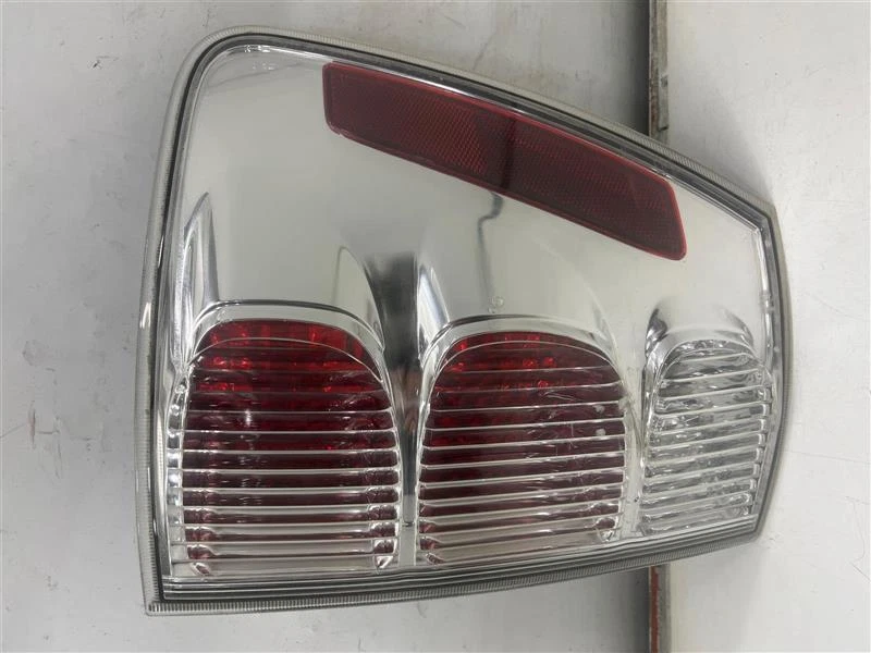 Conjunto de luz trasera derecha usado se adapta a: Chevrolet Equinox 2007 grado derecho A Foto 3 de 4