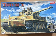 Academy 1:35 German Heavy Tank Tiger-I No.1348 mit Poster