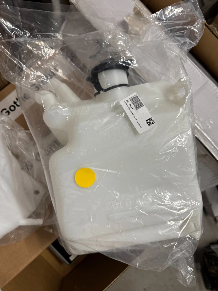 Auto Metal Direct 358-4085-S Radiator Overflow Bottle 85-91 Chevy/GMC NEW - Image 3 of 4