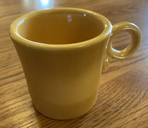 Vintage Fiestaware - Tom & Jerry coffee mug in original yellow "O-ring" (exc.)