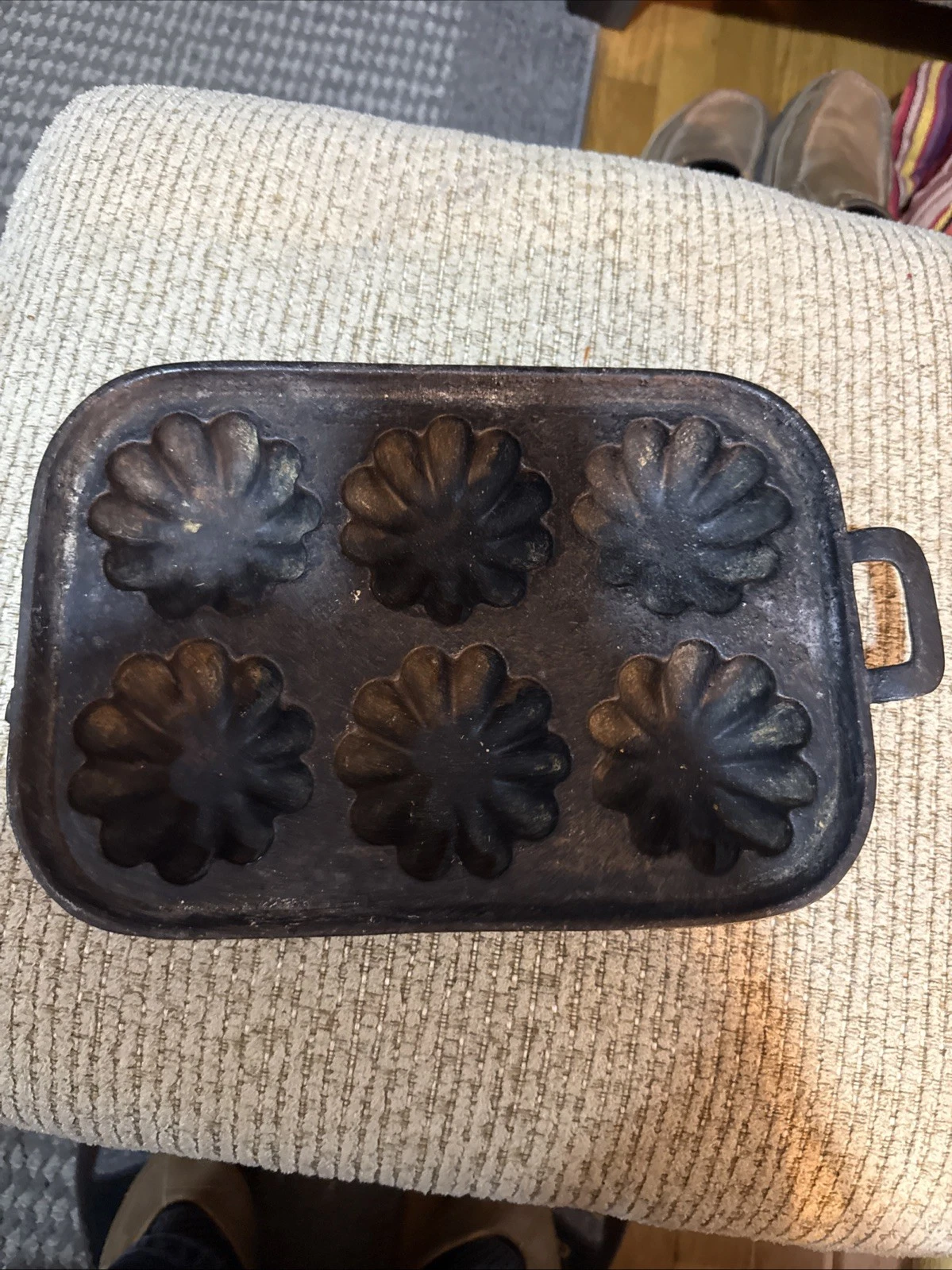 Vintage Cast Iron Gem Muffin Pan 6 Count Closed Frame Turks Head USA ...