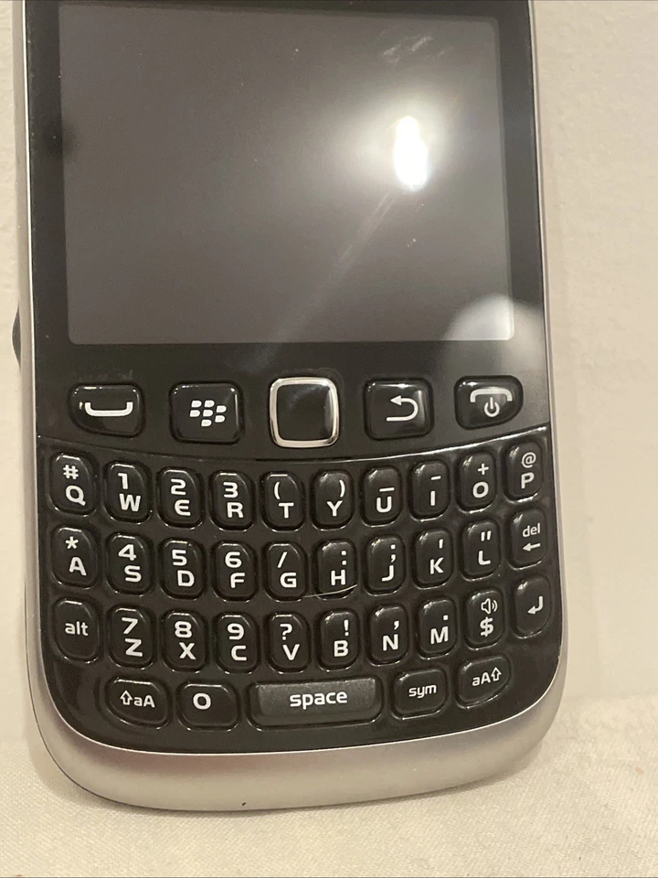 BlackBerry Curve 9320 Smartphone - Image 2 of 4