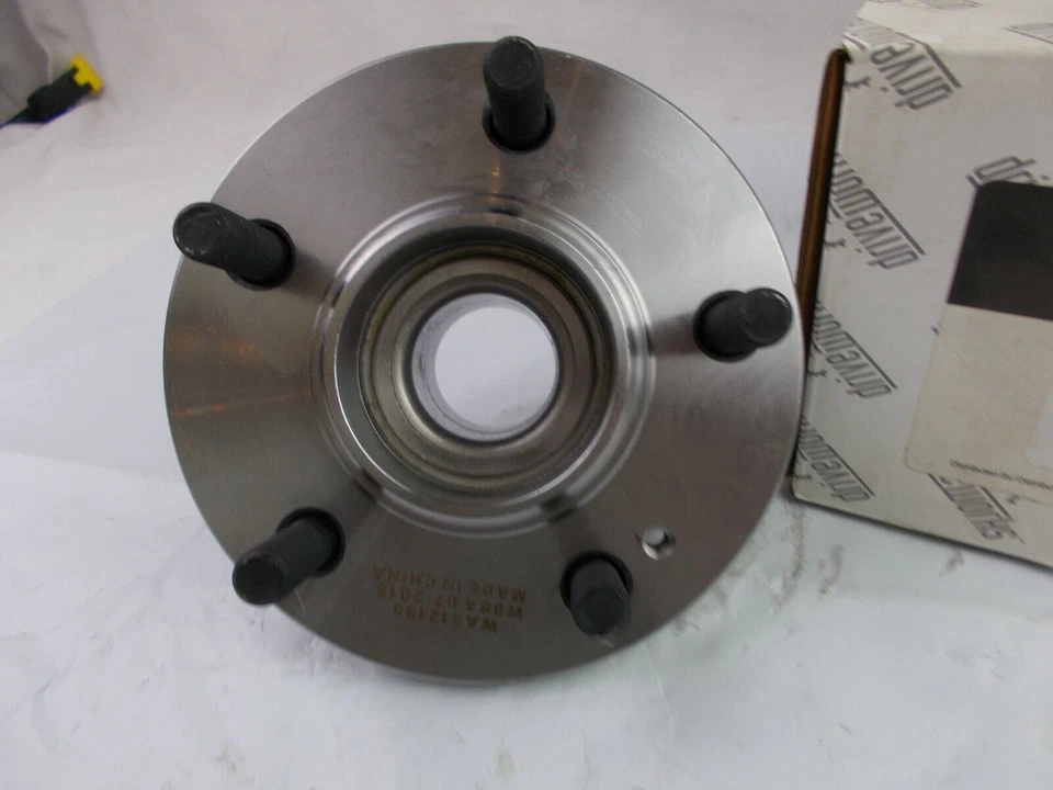 Movimentos traseiros de rolamento de roda e conjunto de cubo - Imagem 2 de 4