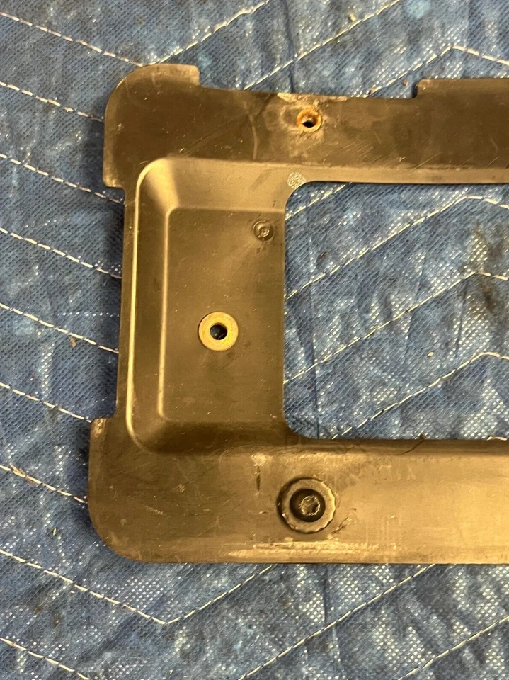 🚘 1999-2018 宝马原始设备制造商前置发动机许可证板支架标签 7160607 — 第 2/4 张图片