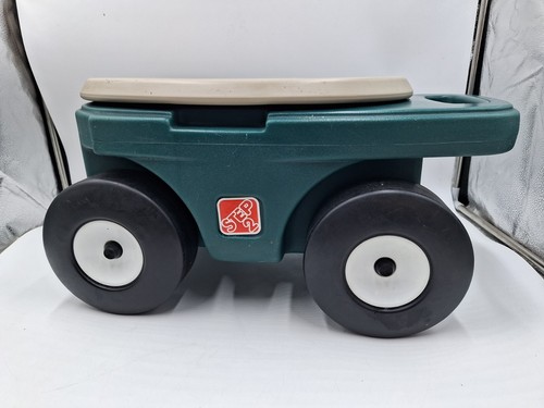 Step 2 Rolling Garden Cart Grass Hopper Utility Seat Storage Organizer Vintage
