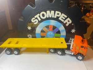 Running Schaper Stomper 4 X 4 Kenworth Semi  with Trailer