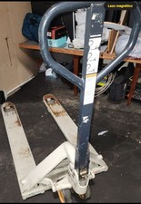 Crown Manual Pallet Jack