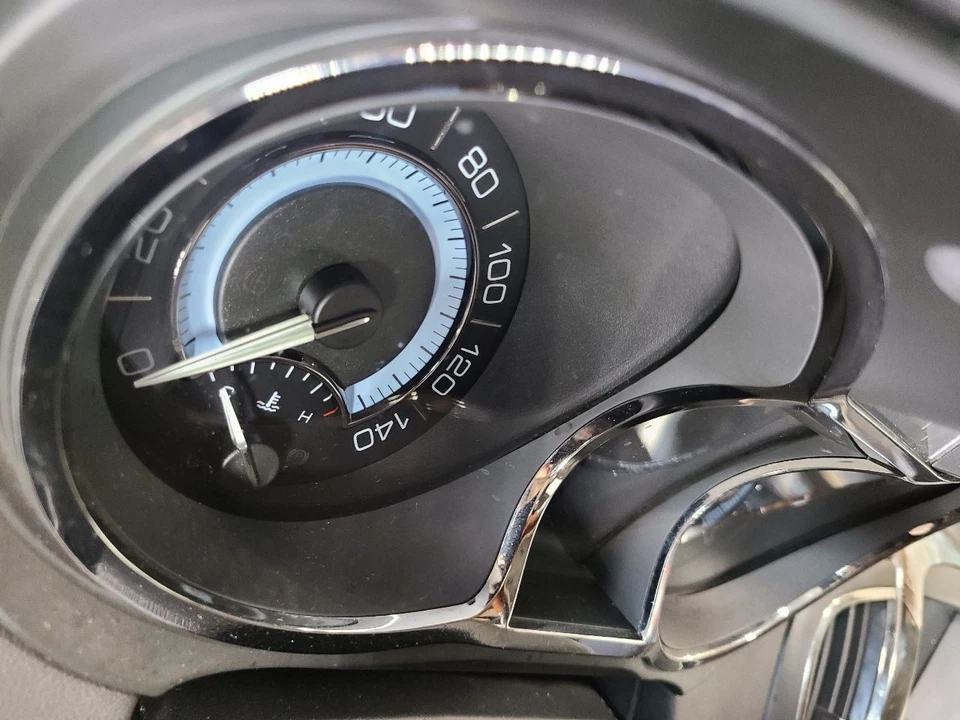 Velocímetro Buick Lacrosse 2012 MPH y KPH Opt Umn sin híbrido Foto 2 de 4