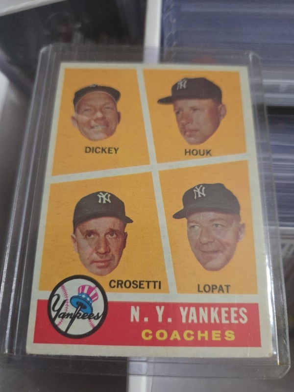 1960 Topps #465 N.Y. Yankees Coaches (Dickey / Houk / Crosetti / Lopat)