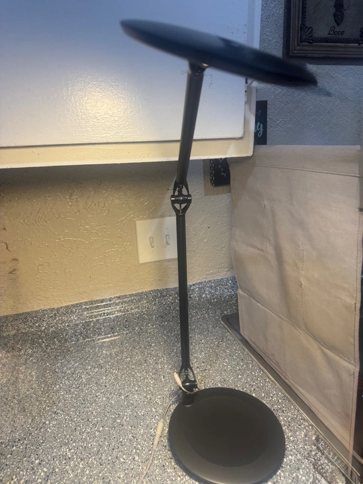 Humanscale ELEMENT Disc Lamp LED Light Disc Technology Base Excellent Condition - Image 4 of 4