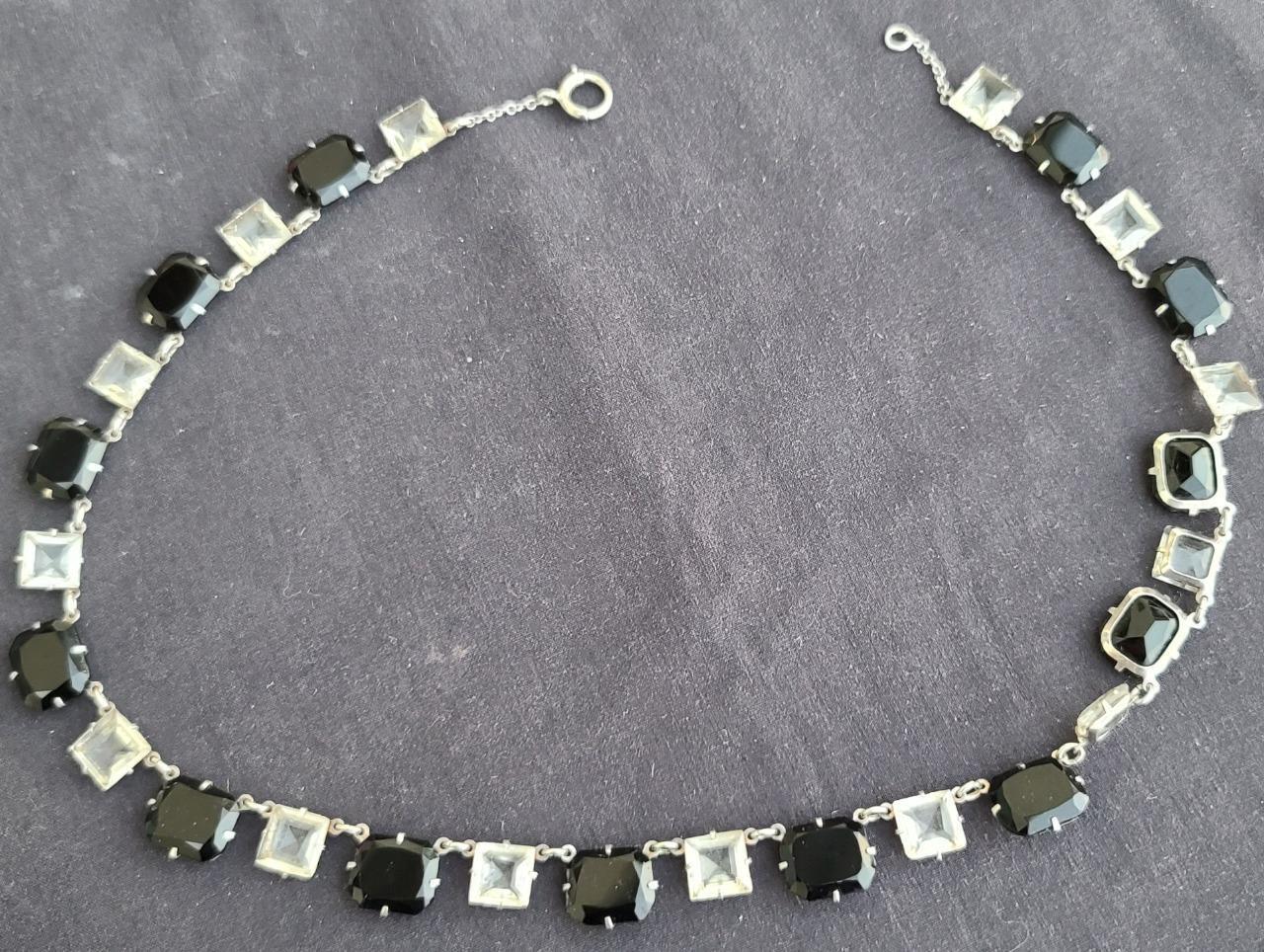Beautiful Vintage Beaded Necklace – Black & Clear… - image 1